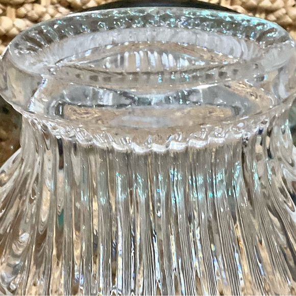 Mikasa Vintage Oval Scallop Cut Clear Crystal Glass Vase - Picture 8 of 8
